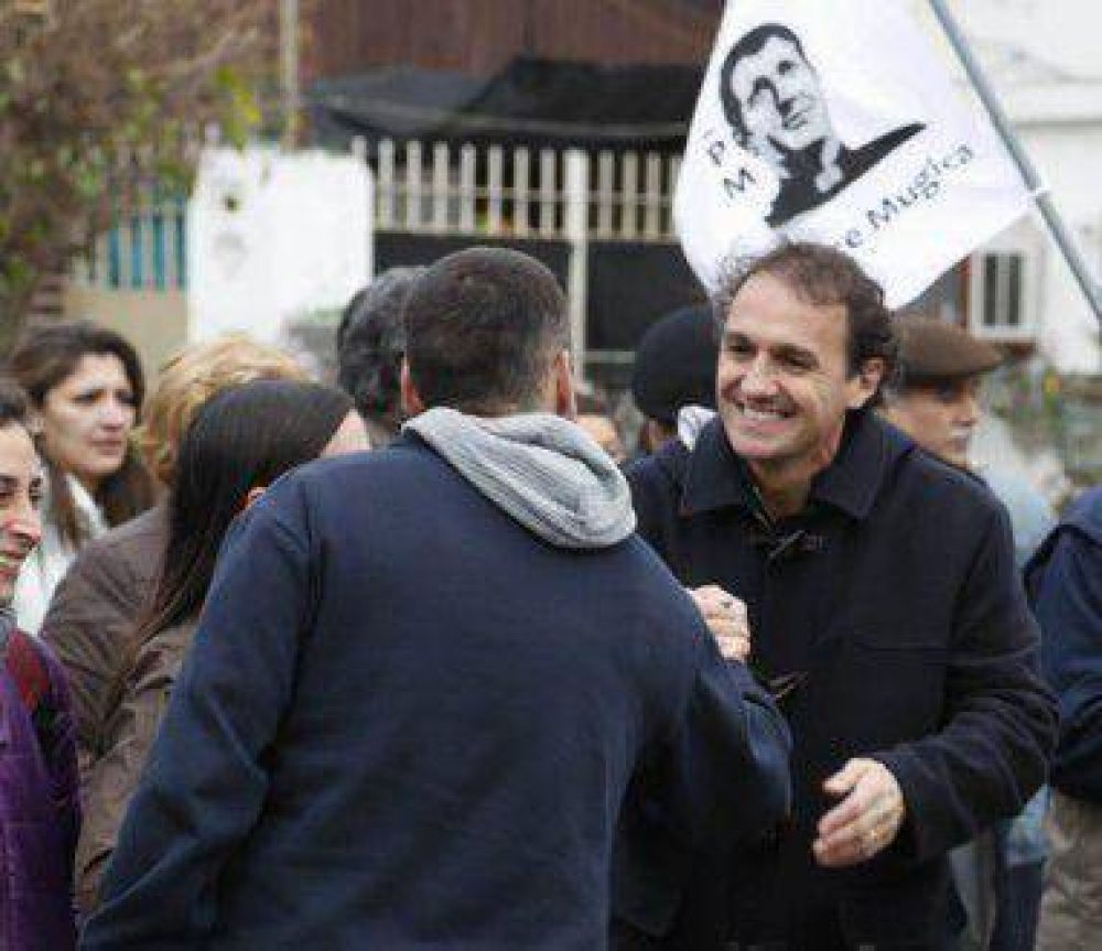 El padre Pepe inaugur� una capilla en La Carcova, junto a Katopodis