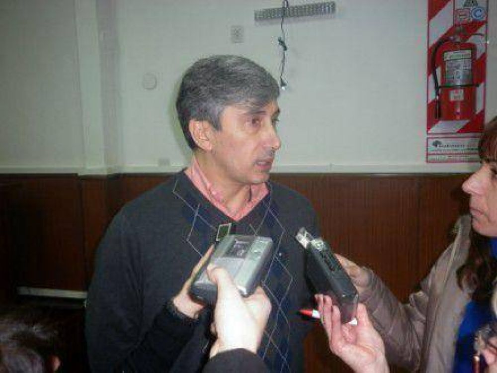 Phatouros: �Uno tiene que aceptar que cuando toma posiciones pol�ticas, �stas tambi�n generan reacciones�