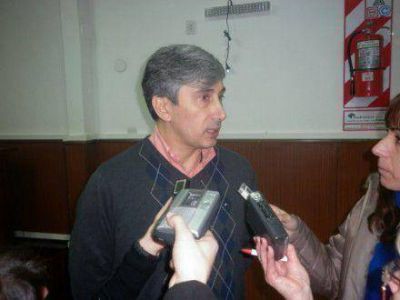 Phatouros: �Uno tiene que aceptar que cuando toma posiciones pol�ticas, �stas tambi�n generan reacciones�
