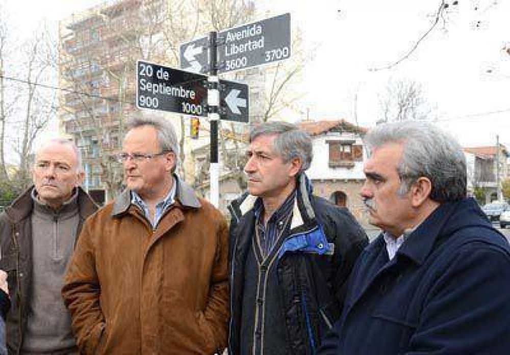 El municipio adjudicar� otras 2.000 se�ales verticales de calles
