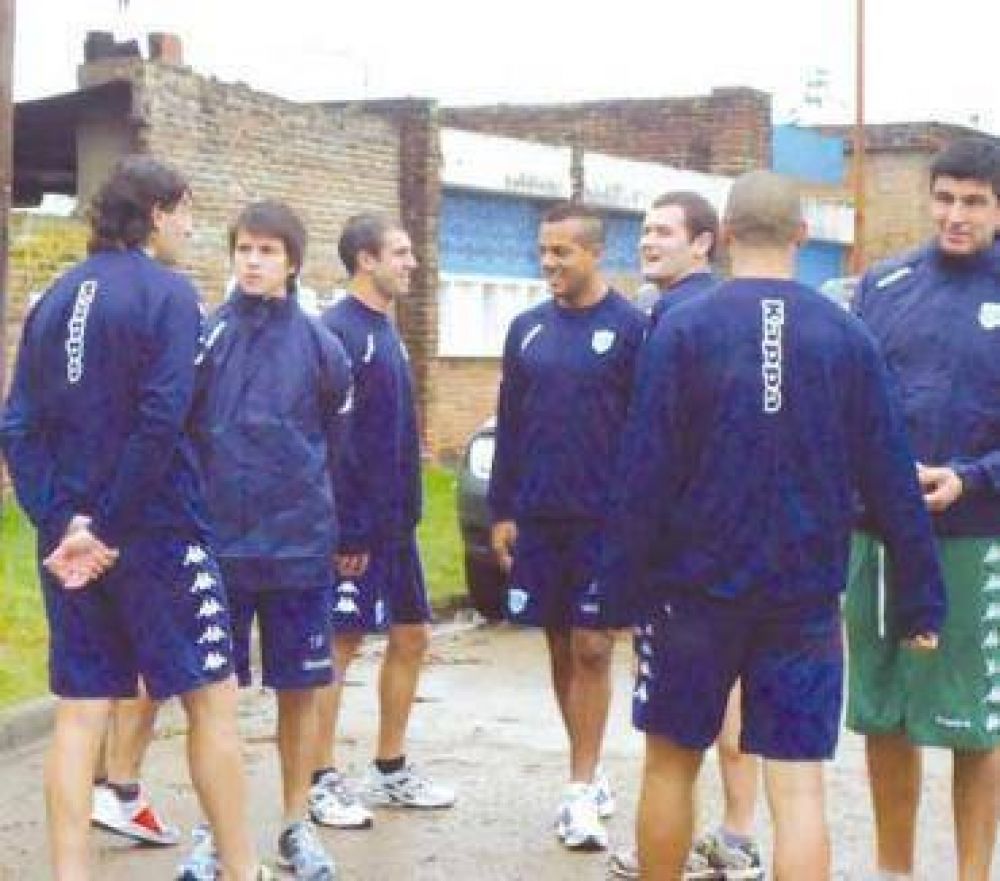Gimnasia realiz� su primera pr�ctica con 19 jugadores