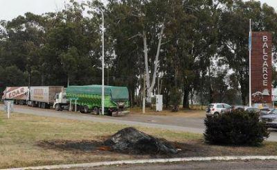 Camioneros comienzan piquetes, en el inicio de las vacaciones, en la Autov�a 2