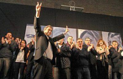 El Frente para la Victoria de Avellaneda present� su candidatos