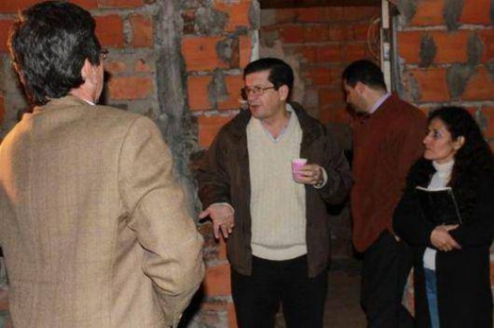 Pedro y Estela no aflojan sus caminatas barriales