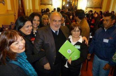 M�s pases a planta en el Gobierno provincial