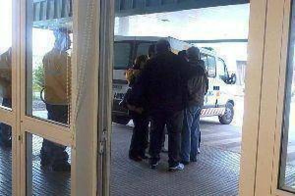 Suicida se arroj� al paso de la camioneta de un conocido sacerdote
