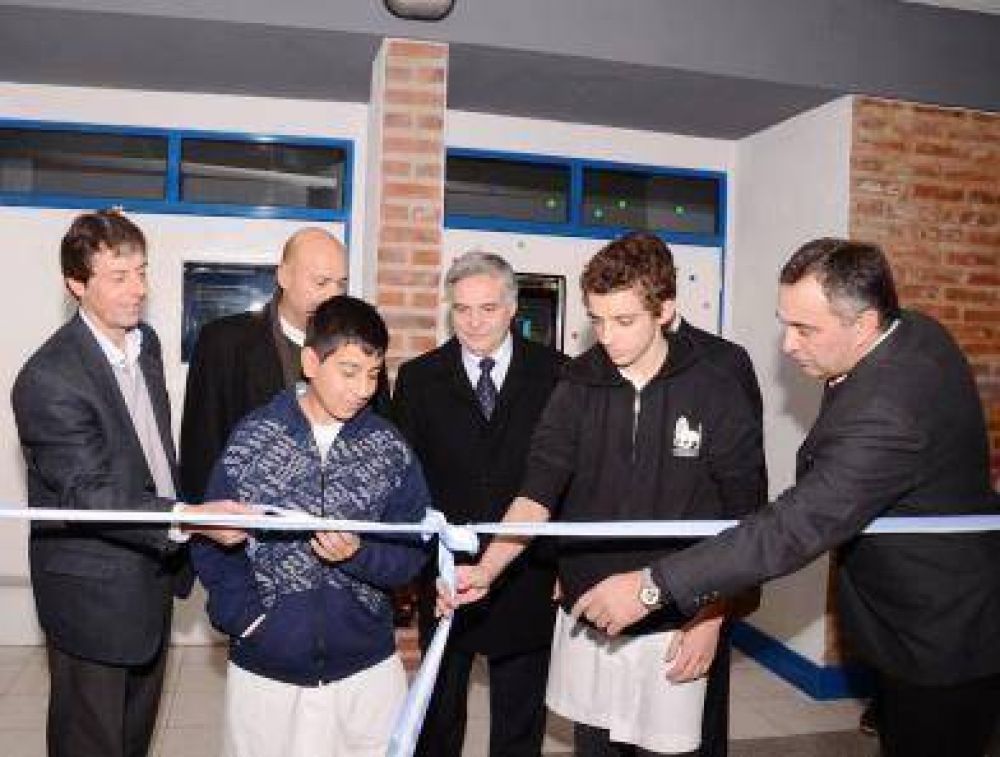 Pico: se inaugur� sala de inform�tica