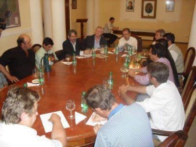 La Provincia abri� una mesa de di�logo con peque�os productores