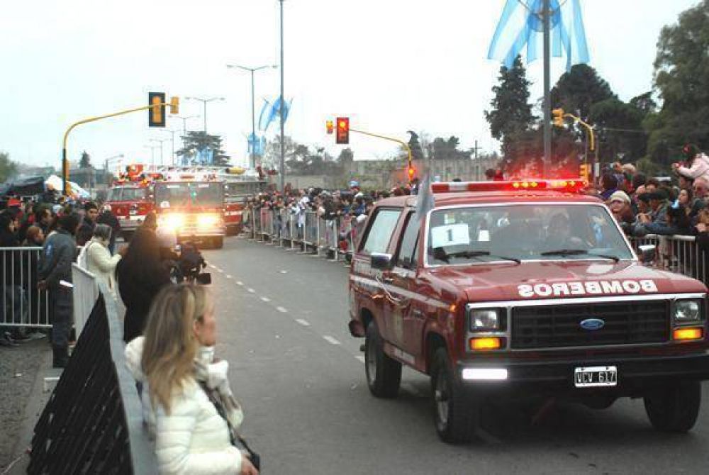 Bomberos Voluntarios celebraron con poco p�blico el centenario al servicio de Z�rate
