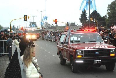 Bomberos Voluntarios celebraron con poco p�blico el centenario al servicio de Z�rate