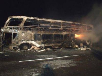 Se incendi� un colectivo de Singer en la ruta 14