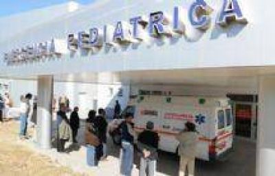 Colaps� la guardia del Hospital Materno Infantil