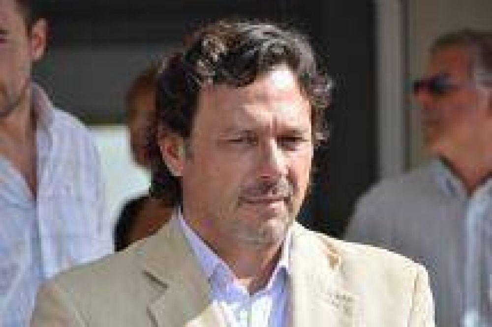 Gustavo S�enz propone restringir el ingreso a casinos a funcionarios p�blicos