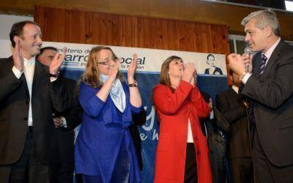 Elecciones 2013: Insaurralde, Alicia Kirhcner, Di Tullio y Dom�nguez visitaron Jun�n