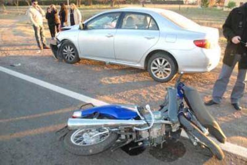 Un motociclista, con una pierna fracturada en la Ruta 65