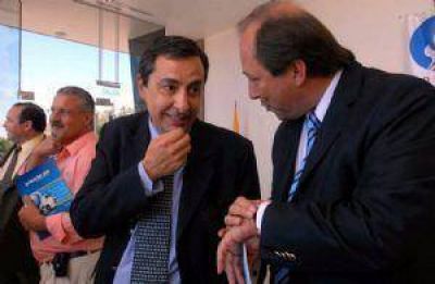 Opositores de Mendoza dicen que el Gobierno los esp�a