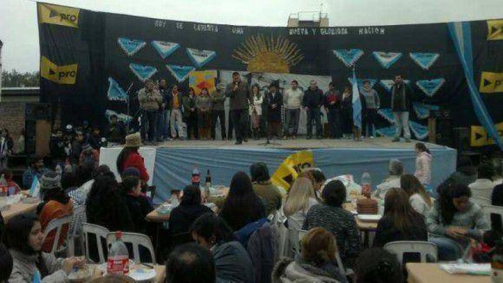 El PRO aceit� detalles de la campa�a con un locro patrio en Banda del R�o Sal�