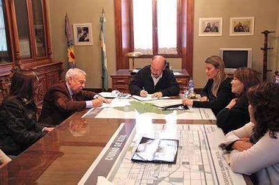El Municipio firm� un convenio para fabricar leches vegetales saborizadas