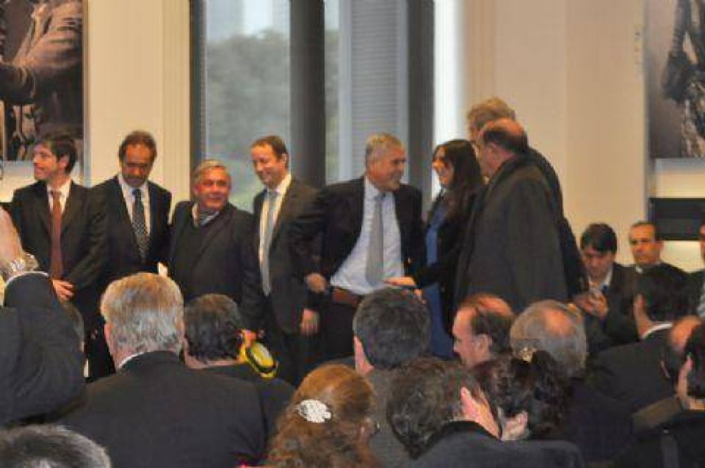 Firma de convenios de obra p�blica para que Salto est� �M�s Cerca� 	  