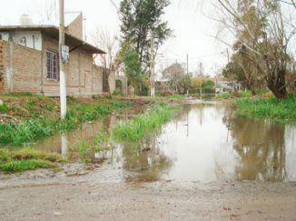 El agua complic� los barrios m�s bajos del Distrito