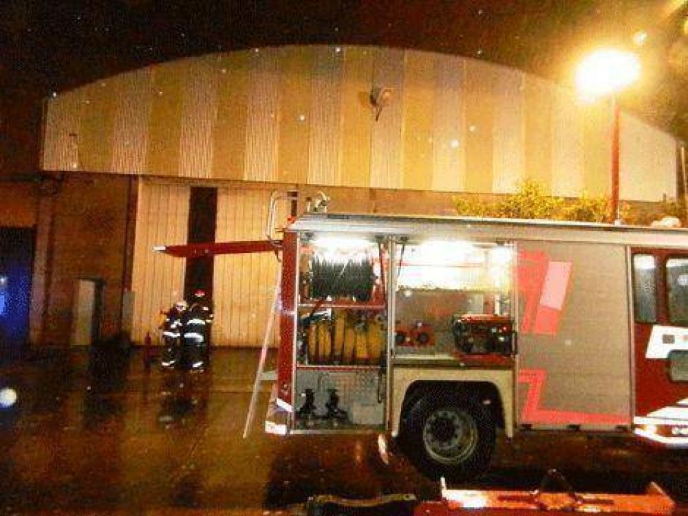 Incendio en uno de los galpones de la ex empresa Supertap 