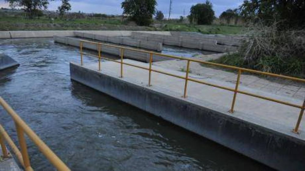 Vertieron l�quidos cloacales al R�o Suqu�a