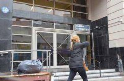 Cajeros que de autom�ticos tienen poco y nada