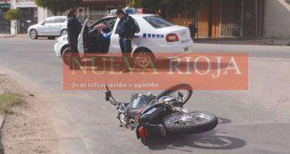 Un joven motociclista herido en un espectacular accidente de tr�nsito