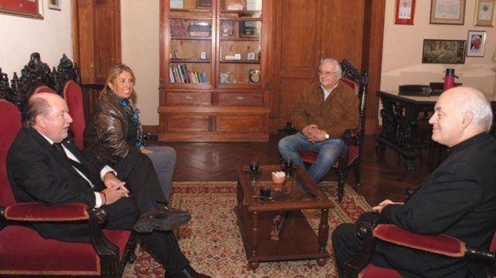 El PPR acerca a Busti con la c�pula eclesi�stica de Paran�	 