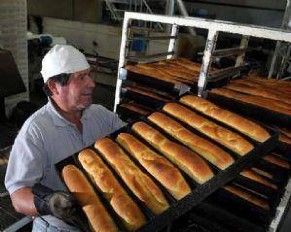 Casi no se consigue el pan a $10 del Gobierno
