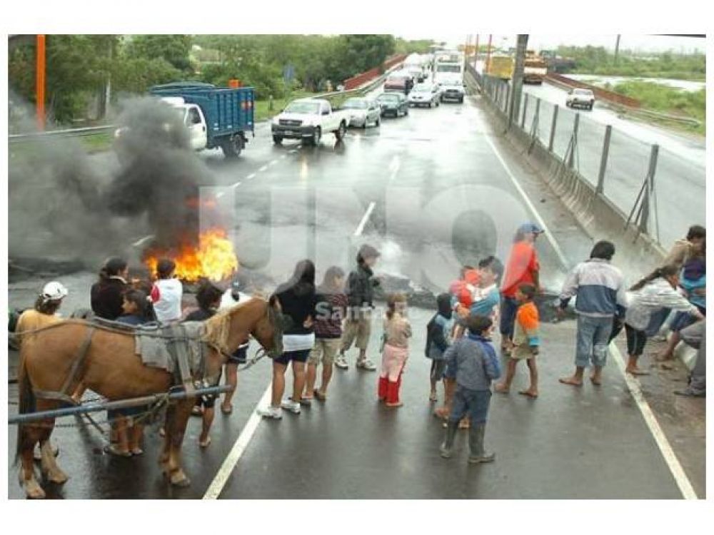 Se levant� el corte en la ruta 168 y el tr�nsito se normaliz�