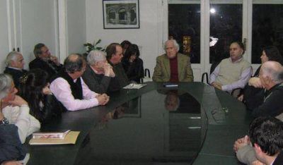 Solanas se reuni� con agrupaciones peronistas de la Ciudad