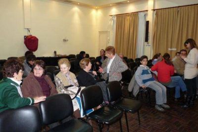 Se realiz� un encuentro con la escritora Marta Macchi