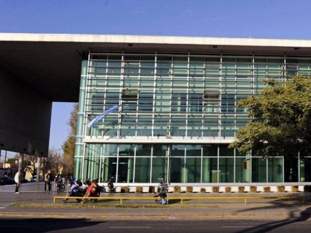 Un hombre hiri� con un cuchillo a su t�o en el ojo mientras discut�an en una casa de la zona sudoeste