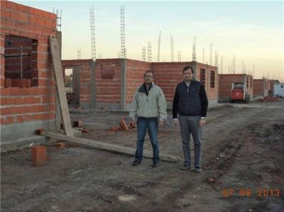 Comenzaron a techar las primeras viviendas del barrio de la Balcarce