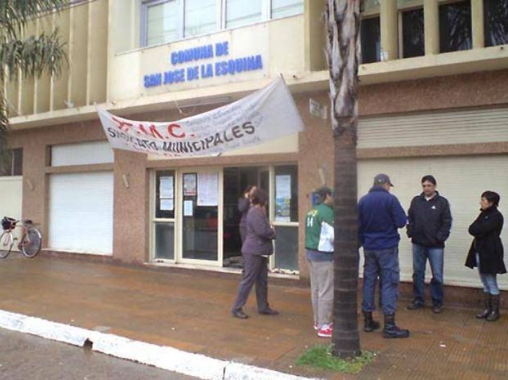 San Jos� de la Esquina: el paro sigue hoy con una movilizaci�n