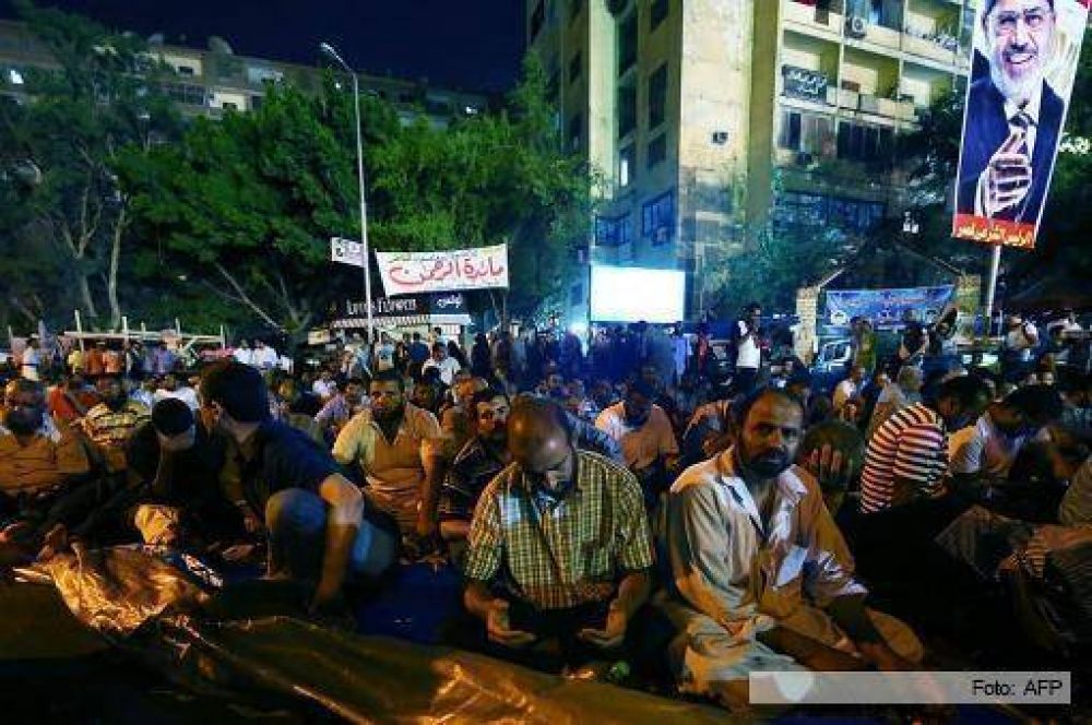 Los Hermanos Musulmanes prometen mantener una resistencia pac�fica hasta restituir a Mursi