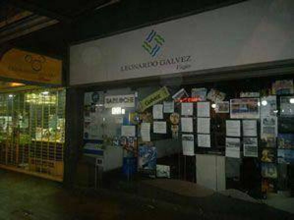 Secuestran papeles y detienen al due�o de la agencia local
