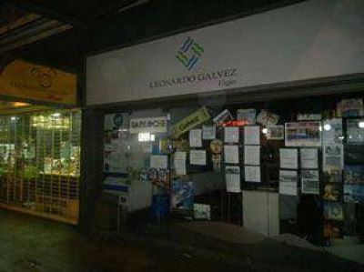 Secuestran papeles y detienen al due�o de la agencia local