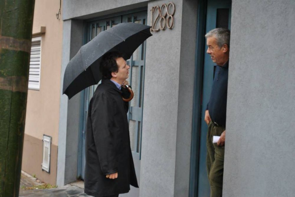 Los Bruera hacen campa�a con la lluvia y buscan refugio K