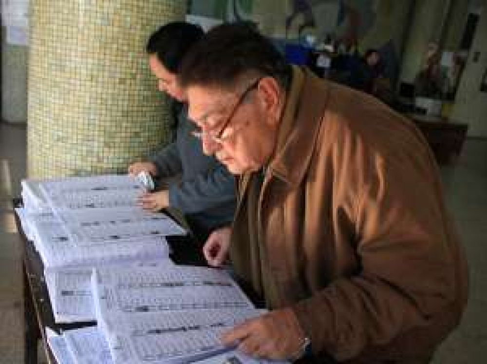 Por los j�venes, agregan 110 mesas para sufragar