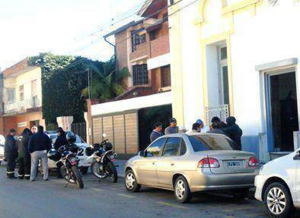 Incidentes entre remiseros �truchos� y agentes de Tr�nsito acaba en la Seccional 1ra.