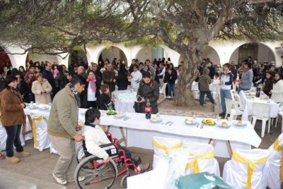 A Juan Cruz le daban meses de vida, pero �l la pele� y el pueblo estall� en solidaridad