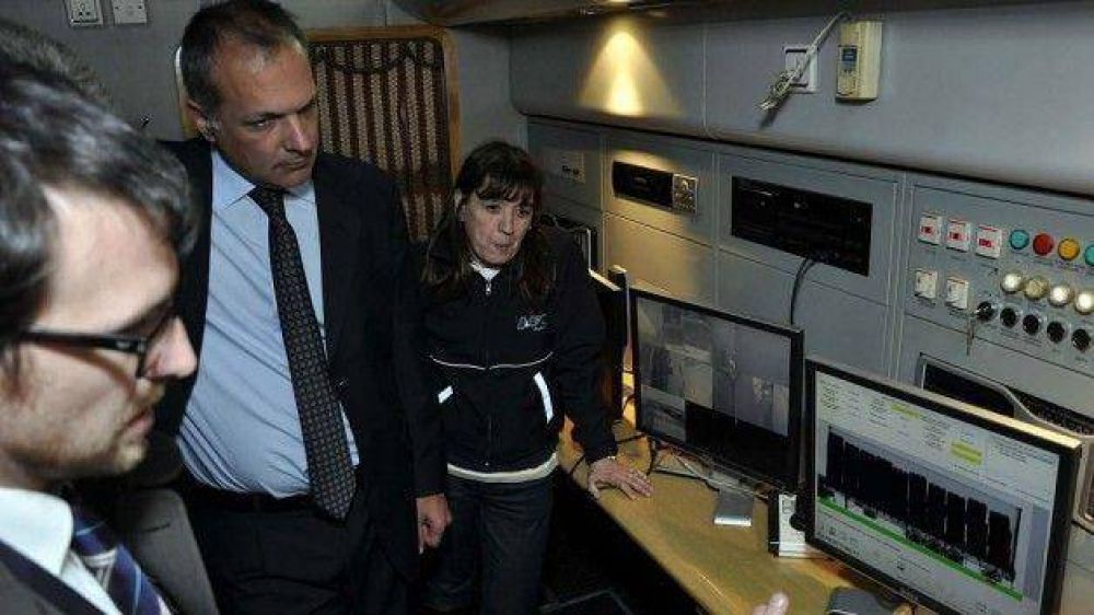 El Gobernador supervis� el funcionamiento del esc�ner m�vil del puerto de Madryn