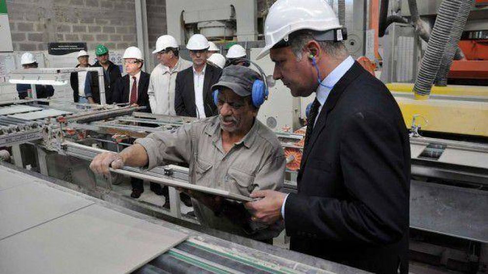 Buzzi recorri� empresas del Parque Industrial de Madryn