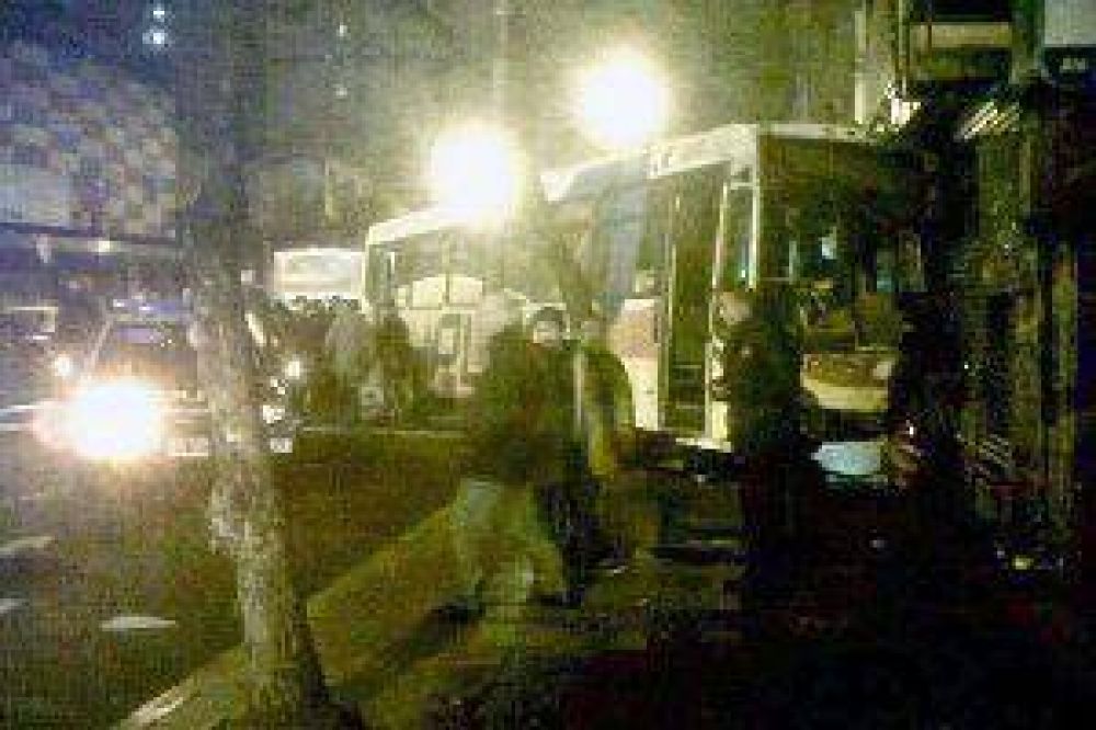 Choque de colectivos en Once dej� al menos 9 personas heridas