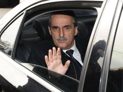 Moreno ahora llam� a sociedades de bolsa para que "aflojen" con el d�lar "liqui"
