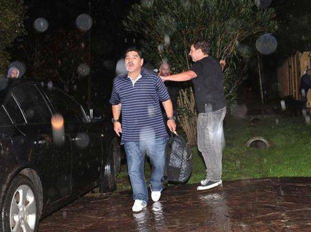 Maradona llega esta noche al pa�s