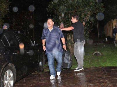Maradona llega esta noche al pa�s