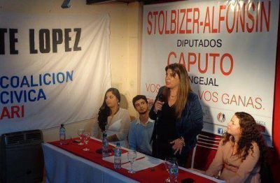 Paola Caputo present� su lista